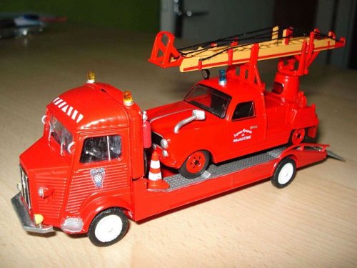 3203 - Pompiers porte voiture